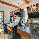 Charming Tannersville Home w/ Fire Pit + Deck!