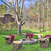 Mtn Cottage w/ Fire Pit in Newland!