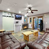 Ski In, Ski Out! 3 BDR Steps From Stagecoach Lift