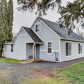 Charming Happy Valley Home: 13 Mi to Portland!