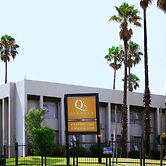 Q's Evander Hotel and Apartment