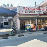Royalwood City Inn