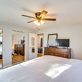 Country Club Hills Home: Walk to Rec Center!