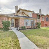 Pet-friendly Carrollton Home w/ Fenced Backyard!