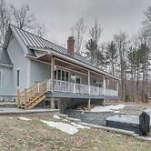Peaceful Cavendish Retreat w/ Hot Tub & Fireplace!