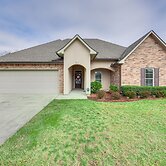 Spacious Zachary Home: 12 Mi to Baton Rouge!