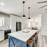 Van Vacation Retreat w/ Private 300-acre Lake!