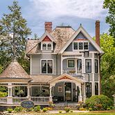 1899 Wright Inn and Carriage House