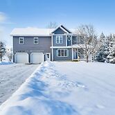 Spacious Family Home w/ Deck & Yard: 5 Mi to Stowe