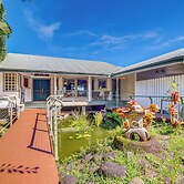 Honomu Home w/ Screened Lanai + Ocean Views!