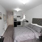 New Cosy Studio in London!