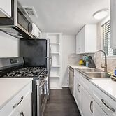 Prime Soco Comfy 2BR King Suite w Pool Parking