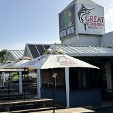 The Oaks Hotel Motel