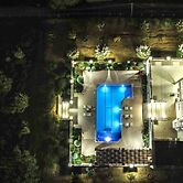 Karyo Villa,- 4bd, 3min On Foot From The Beach!