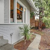 Quaint Studio w/ Sauna: 5 Mi to Space Needle