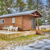 Mauston Studio Cabin ~ 15 Mi to Wisconsin Dells!