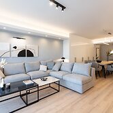 Luxury Apartment near Floisvos Marina