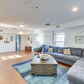 Adorable Cottage: Fire Pit, Walk to Colonial Beach