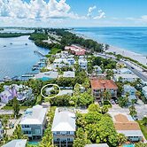 AMI Lighthouse Cottage-one Minute Walk To The Beach-keyless Locks