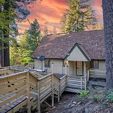 Brookside Cottage Within Yosemite's Splendor