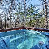 Peaceful 2br in Mountains w/ Private Hot Tub!