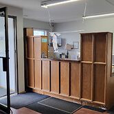 COUNTRY SQUIRE MOTOR INN