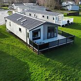 7 Guests - 3 Bedrooms - Pool - Balcony - Parking