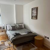 Stylish Studio Flat Near Central London