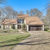Hot Tub, Deck & Grill: Brookshire Gem Near Venues