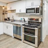Walk to Beach & Lake Access: Cozy Redmond Apt!