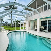 Hot Tub + Fire Pit: Spacious Cape Coral Oasis!
