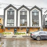 Modern Seattle Townhome: Walk to Light Rail!
