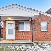 Quaint St Louis Home ~ 6 Mi to Downtown!