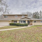 Convenient Racine Home: 4 Mi to Lake Michigan!