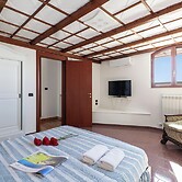 Tenuta San Cassiano with garden and pool