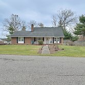 Large Home w/ Deck & Grill ~ 9 Mi to Virginia Tech