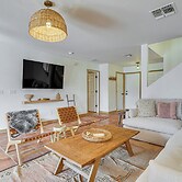 Gorgeous Green Valley Home: Patio & Private Pool!