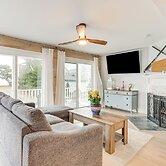 Bright Milford Beach House w/ Outdoor Shower