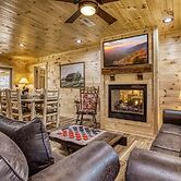 Hilltop Hideaway 3 Bedroom Cabin by RedAwning