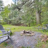 7 Mi to Jack Frost Ski Area: Cozy Blakeslee Cabin!