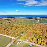Cozy Harbor Springs Vacation Rental, 13 Mi to Town
