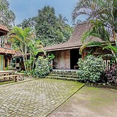 OYO Homes 93598 Omah Baturan Syariah