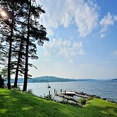 Winni Lakefront Cabin