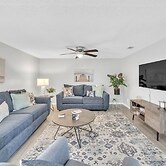 Serenity Retreat: Charming Home Near Attractions! 3 Bedroom Home by Re