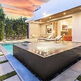 Luxe Weho Villa, Walk to Melrose Ave, Pool + Hot Tub North Vista by Av