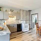 Lyndon Station Retreat ~ 9 Mi to Wisconsin Dells!