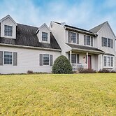 4 Mi to the Amish Village: Spacious Home w/ Deck!