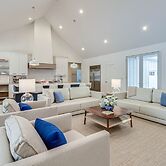 Luxury Serpent Lake Home w/ Gourmet Kitchen!