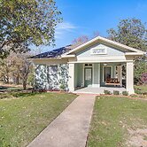 1 Mi to Downtown Tyler: Historic Home w/ Porch!
