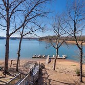 Lakefront Townhome w/ Dock: 6 Mi to Blue Ridge!